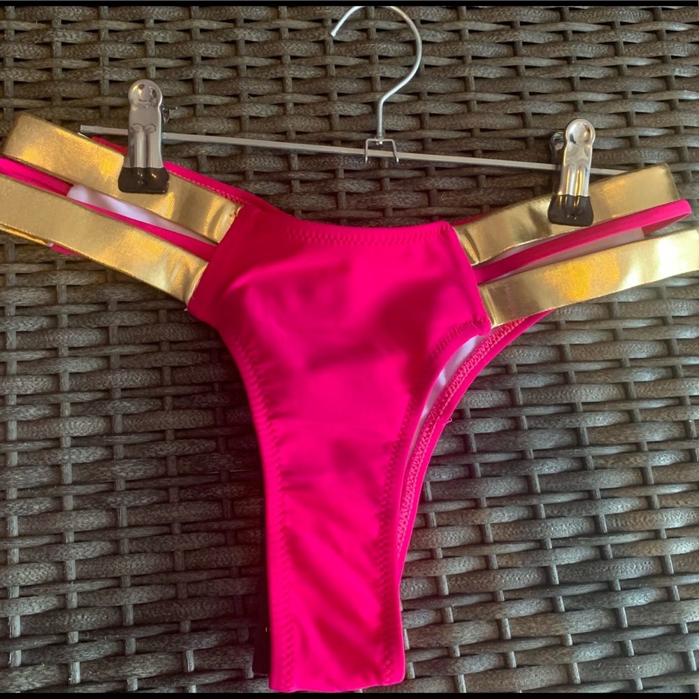 Pink bikini đź’ž - Picture 2 of 4
